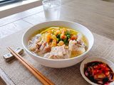 MÌ tươi nấu sườn non