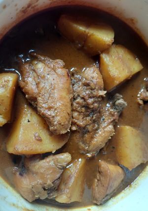 চিকেন আলু কারি(Chicken aloo curry recipe in Bengali) রেসিপির প্রধান ছবি