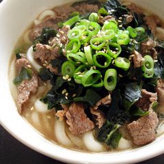 A picture of Beef & Wakame Udon Soup.