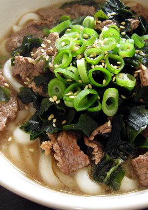 A picture of Beef & Wakame Udon Soup.