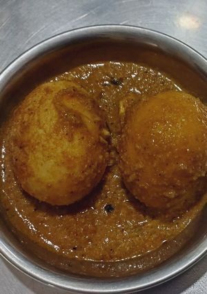 A picture of Afghani egg curry.