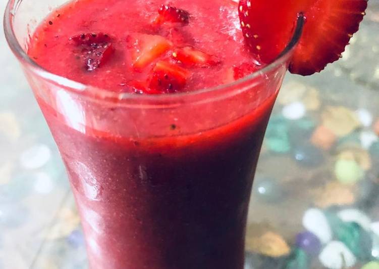 Simple Way to Make Perfect Strawberry smoothie