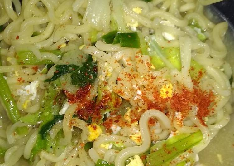 Bagaimana Membuat Mie Godog dari Indomie Rebus Rasa Ayam Bawang ? yang Lezat