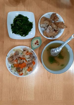 Hình của món Thịt lợn xào hành tây, cà rốt.
