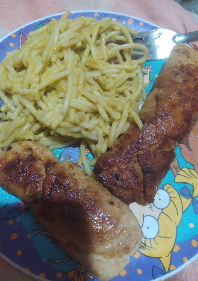 Una foto de Pechugas rellenas con champiñones con spaghetti poblano