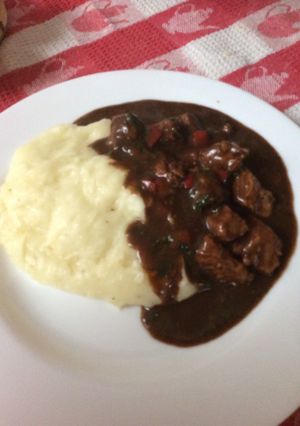 Una foto de Carne a la mexicana con puré de papas 🥔