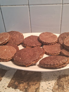 Una foto de Alfajores de cacao y naranja🍫🍊