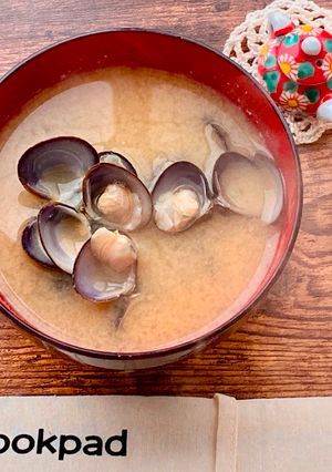 A picture of Japanese Shijimi Mussels Miso Soup.
