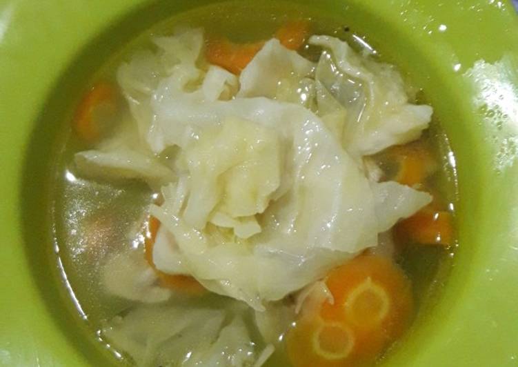 Langkah Mudah untuk Membuat Sup kubis ayam wortel, Sempurna