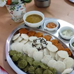 A picture of Kutti idli in tri colour.