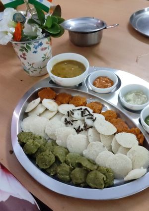 A picture of Kutti idli in tri colour.