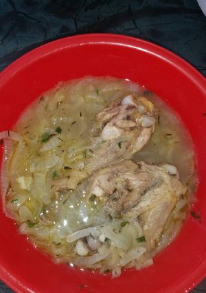 Una foto de Pollo a la cebolla
