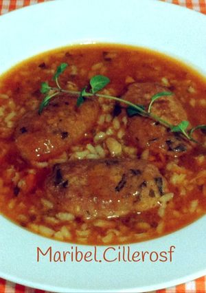 Foto principal de Sopa de arroz con rellenos de atún (receta familiar con mi toque personal)