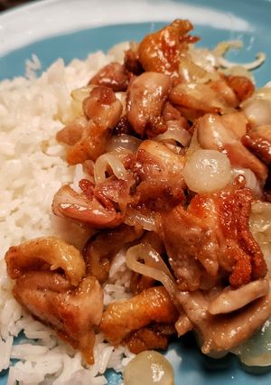 Mézes gyöngyhagymás csirke recept fotója