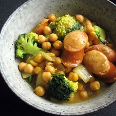 Curry Flavoured Chickpeas, Sausage & Broccoli A picture of Curry Flavoured Chickpeas, Sausage & Broccoli.