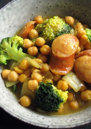 A picture of Curry Flavoured Chickpeas, Sausage & Broccoli.