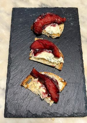 Foto di Pere caramellate nel vino con il gongorzola