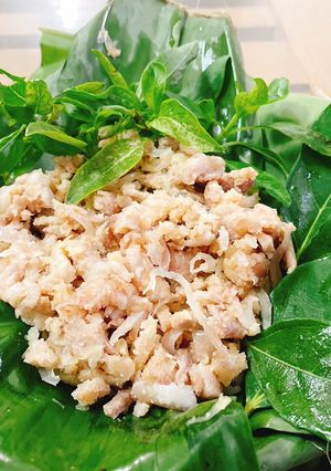 Hình của món Nem thính Nam Định, toàn bộ thịt đều chín ^^.