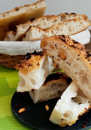Una foto de Focaccia con tomate seco