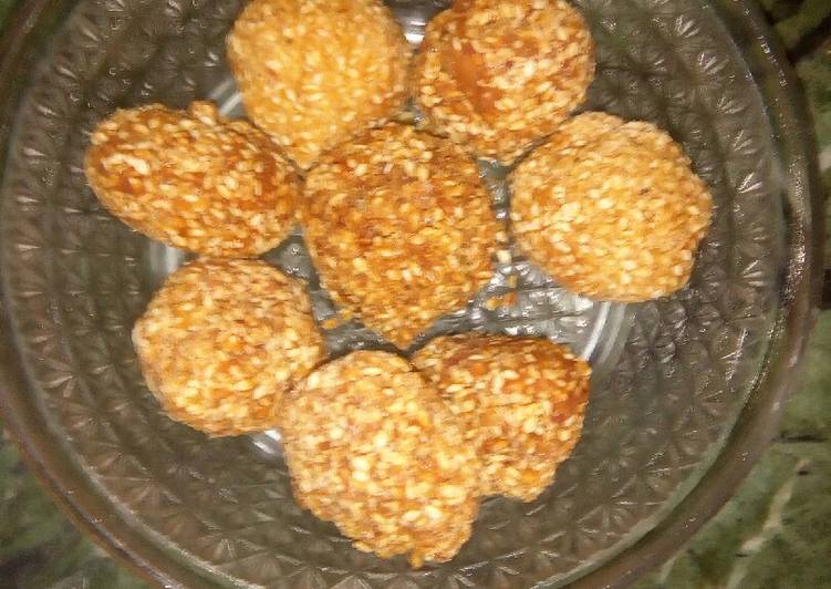 Jaggery Til ke ladoo