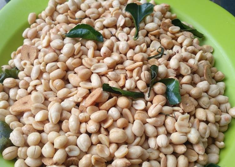 Resep Kacang asin bawang kriuk gurih oleh PawoenQu Nurin