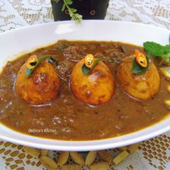 A picture of Sri Lankan Egg Curry.