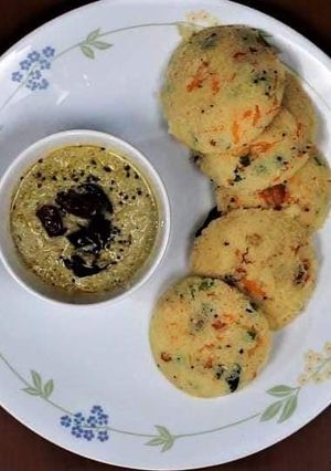 वेजिटेबल इडली (vegetable idli recipe in Hindi) रेसिपी मुख्य फोटो