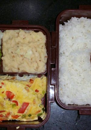 Hình của món Bento trứng hấp,salad khoai tây trộn sốt mè.
