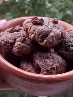 Una foto de Galletitas de chocolate y pasas de uva 🍪
