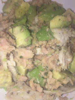 Una foto de Ensalada de atún, aguante & filete de pollo