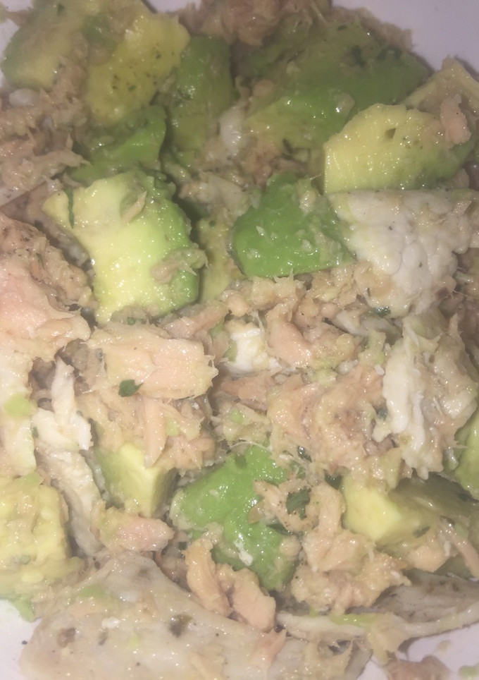 Una foto de Ensalada de atún, aguante & filete de pollo