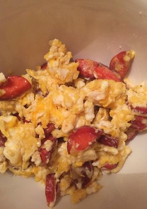 Una foto de Huevos Revueltos con Vienesa