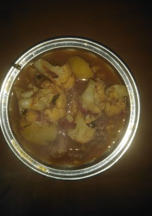 A picture of Gobhi ghosht. (Mutton with cauliflower).