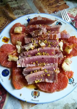 Foto di Filetto di tonno e pompelmo rosa