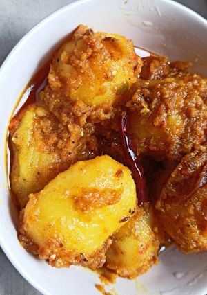 কাশ্মিরী  আলুর দম(kashmiri aloor dum recipe in Bengali) রেসিপির প্রধান ছবি