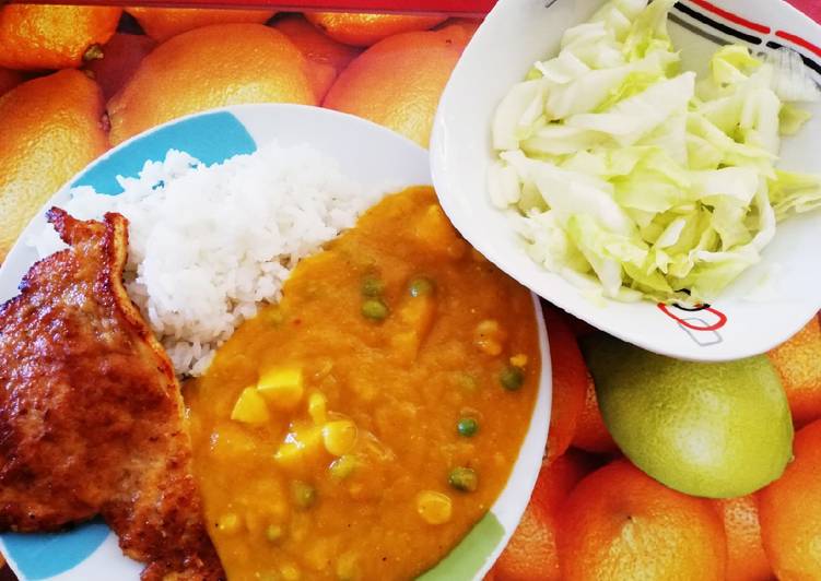 Locro de zapallo con milanesa y ensalada verde