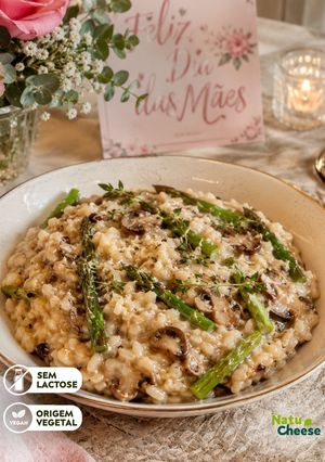Foto de Risoto Cremoso de Cogumelos e Aspargos com Provolone e Muçarela Vegetal NatuCheese
