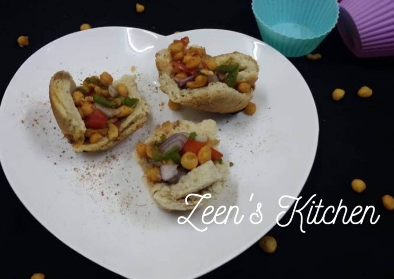 Boondi Chaat In Bread Katoris