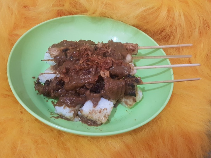 Cara Gampang Menyiapkan Sate Ayam dan Lemak Sapi Bumbu Kacang Anti Gagal