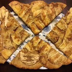 California Farm Black Garlic Cheese Pizza A picture of California Farm Black Garlic Cheese Pizza.
