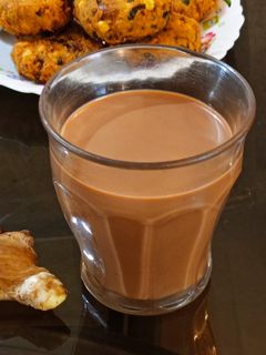 अदरक तुलसी चाय (adrak tulsi chai recipe in Hindi) रेसिपी मुख्य फोटो