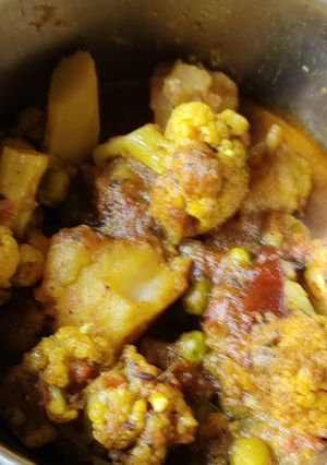 আলু ফুলকপি ডালনা(aloo fulkopir dalna recipe in Bengali) রেসিপির প্রধান ছবি