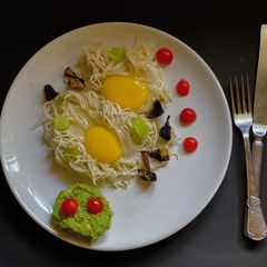A picture of Poached Egg in noodle basket.