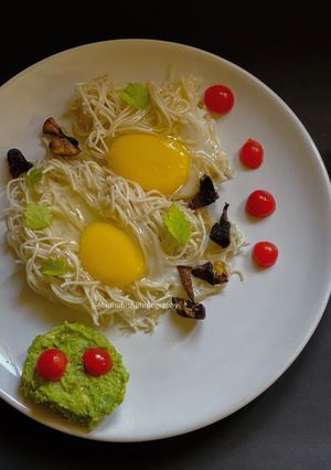 A picture of Poached Egg in noodle basket.