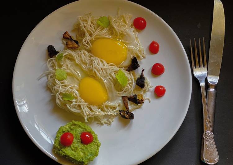 Recipe of Quick Poached Egg in noodle basket