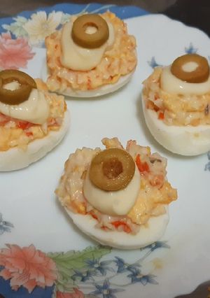 Foto principal de Huevos rellenos de langostinos y surimi