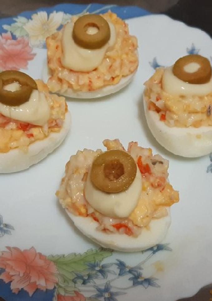 Una foto de Huevos rellenos de langostinos y surimi