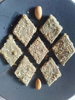 બાજરી ના લોટ ની ડ્રાય ફ્રુટ સુખડી રેસીપી મુખ્ય ફોટો