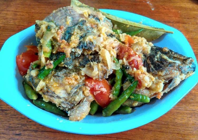 Ikan Mujair bumbu Pesmol