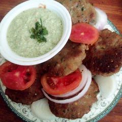 A picture of Kachy qeemy ke kabab.